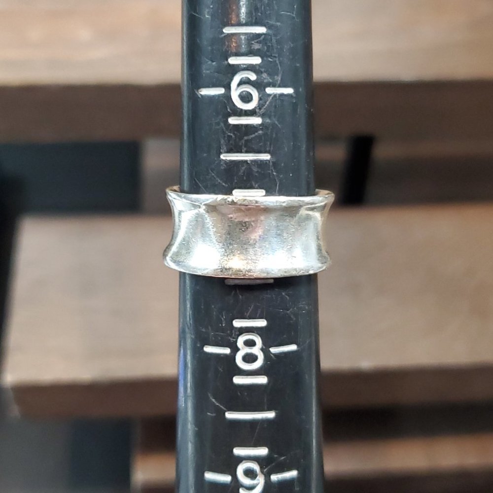 Size 7 925 Sterling Silver Large Concave Design Cool Ring - Picture 4 of 6